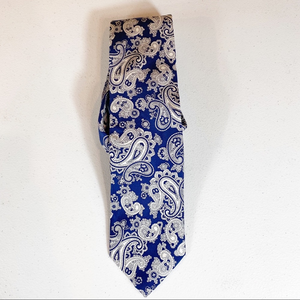 Mens Chaps Silk Paisley Print Blue and White Tie